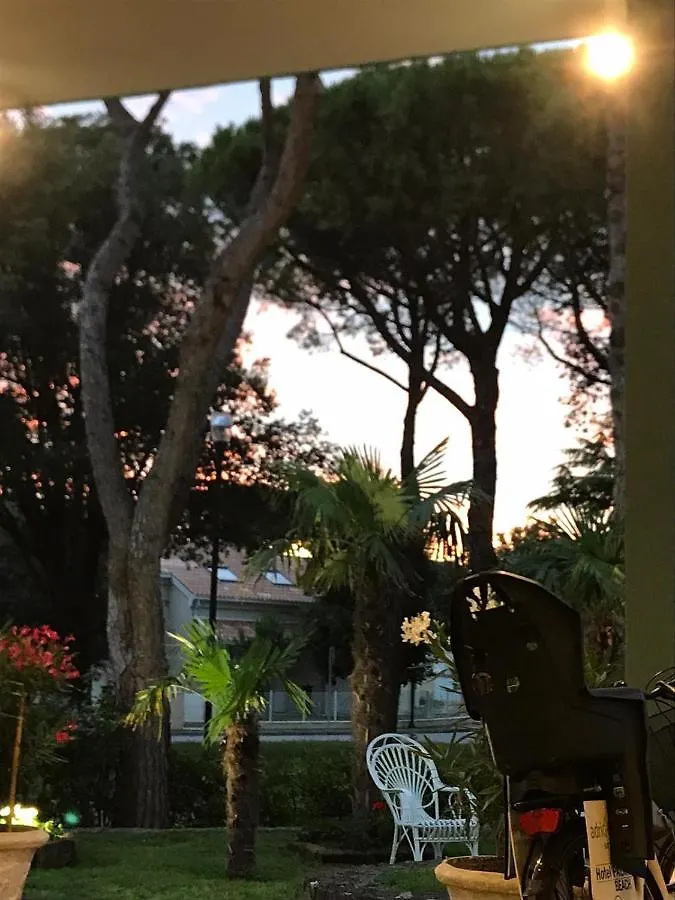 Hotel Palm Beach Лидо-ди-Езоло