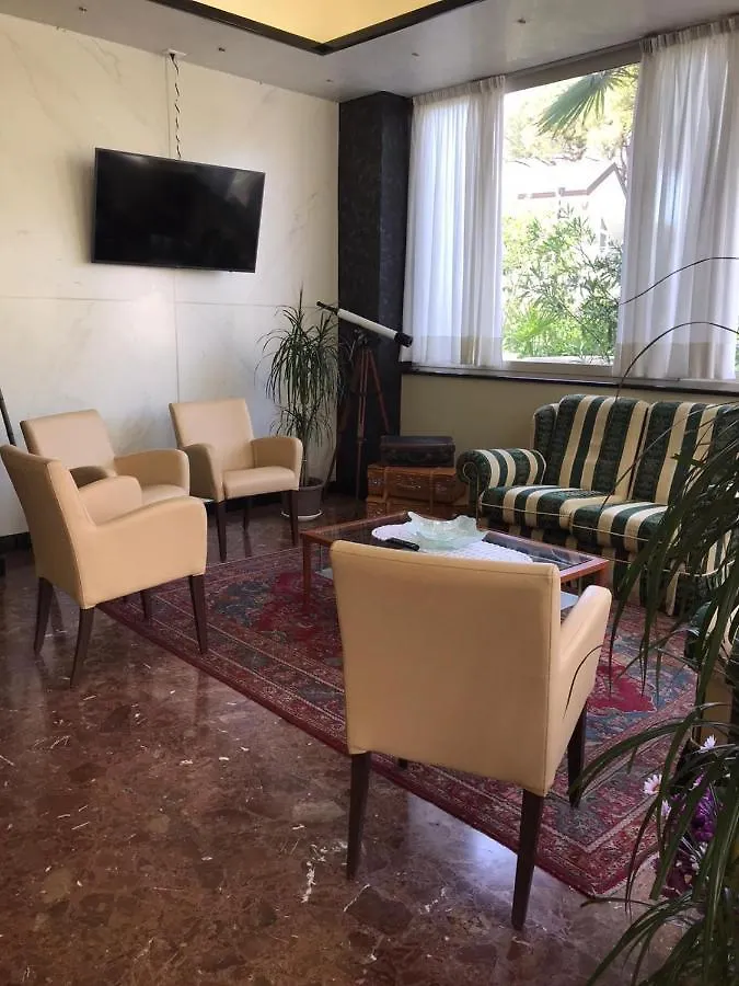 Hotel Palm Beach Лидо-ди-Езоло